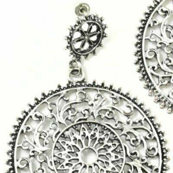Funtene Silver Circle Earrings - Picture 1 of 2